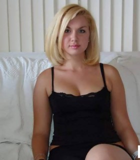 Смазливые соски скромной блондинки (15 фото эротики)