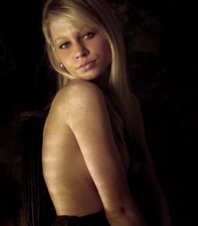 Эротика блондинки с очаровательной грудью  (15 фото эротики)