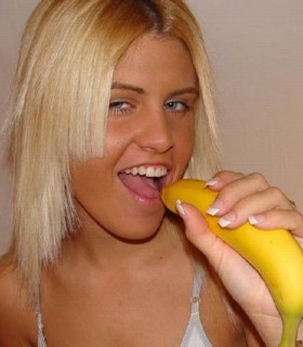 Банан в манде загорелой блондинки фото дрочки порно