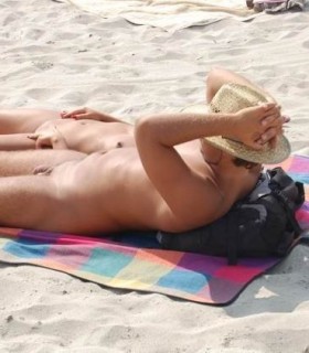 Роскошные формы обнаженных девчонок на пляже (15 фото эротики)