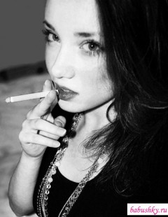 Девушки с сигаретами во рту - фото голых курящих