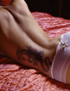 Стройные тела девушек украшенных татуировками (15 фото эротики)