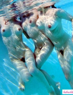 Голые девушки соблазняют под водой