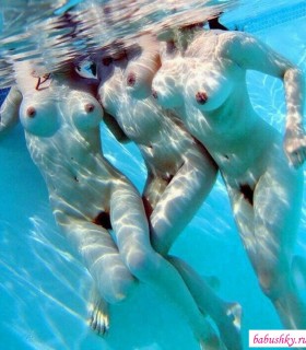 Голые девушки соблазняют под водой