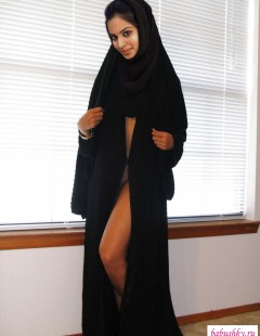 Голые силиконовые титьки афганской девушки