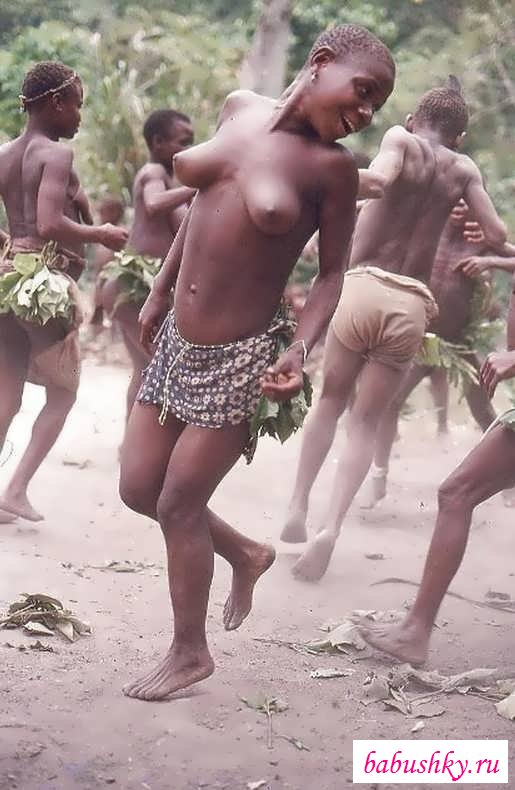 Голые племена диких африканских женщин