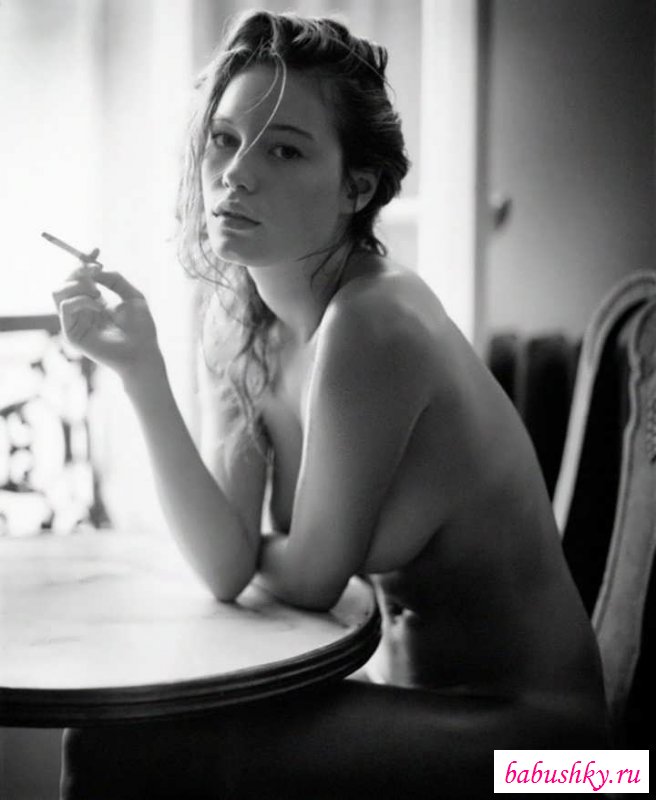 Голые курящие девки (65 фото) - Порно фото голых девушек