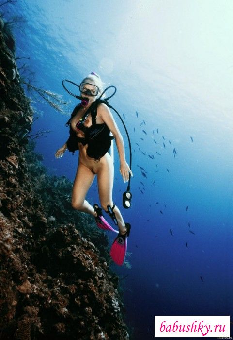Молоденькие голые девушки у воды и под водой - Голышом
