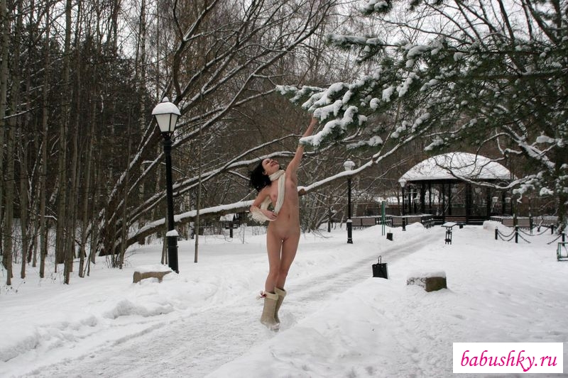голые девушки дрожат от холода зимой