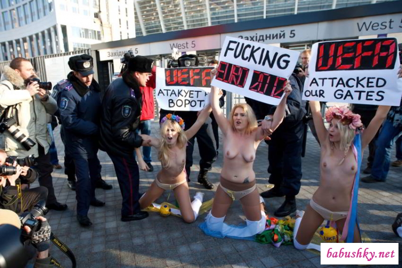 митинги голых девушек